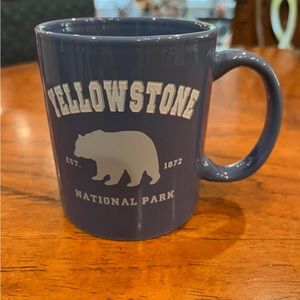 Vintage cornflower Blue classic grizzly bear “Yellowstone” Coffee/Tea Mug. GUC!